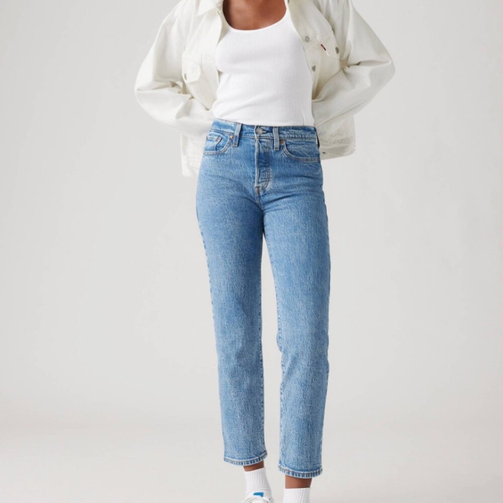 Levi’s Wedgie Straight Jeans 30 High Rise Button Fly Medium Wash